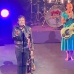 Dany Boon Instagram – Petit bout d’ambiance à la dernière de la tournée de @m_chedid. ! Quel showman incroyable! Des musiciens de folie! Une mise en scène parfaite pour un concert extraordinaire! Je dis M comme Merci ✨❤️