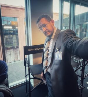 Dany Boon Instagram - Inspector Delacroix sur le tournage de Murder Mystery 2. Pas le top des flics de chez interpol mais tellement passionné!.
#murdermystery2