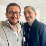 Dany Boon Instagram - Le nouveau spectacle de @gadelmaleh fait un bien fou. C’est un petit bijou de drôlerie, d’émotion et d’intelligence. Bravo au génie du stand up 👏✨❤️