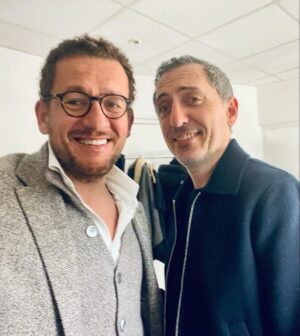 Dany Boon Instagram - Le nouveau spectacle de @gadelmaleh fait un bien fou. C’est un petit bijou de drôlerie, d’émotion et d’intelligence. Bravo au génie du stand up 👏✨❤️