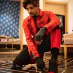 Darshan Raval Instagram - ❤️‍🩹🖤✨ Designed by @epoch_by_karan Assisted by @avantika_21 @Vibhor___21 📸 @iamrohan.7 Jaipur