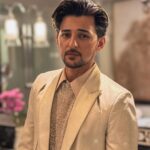 Darshan Raval Instagram – Kehndi la do taare,toh main laadoon saare ✨

Outfit @geishadesigns
Styled by @epoch_by_karan Udaipur, Rajasthan