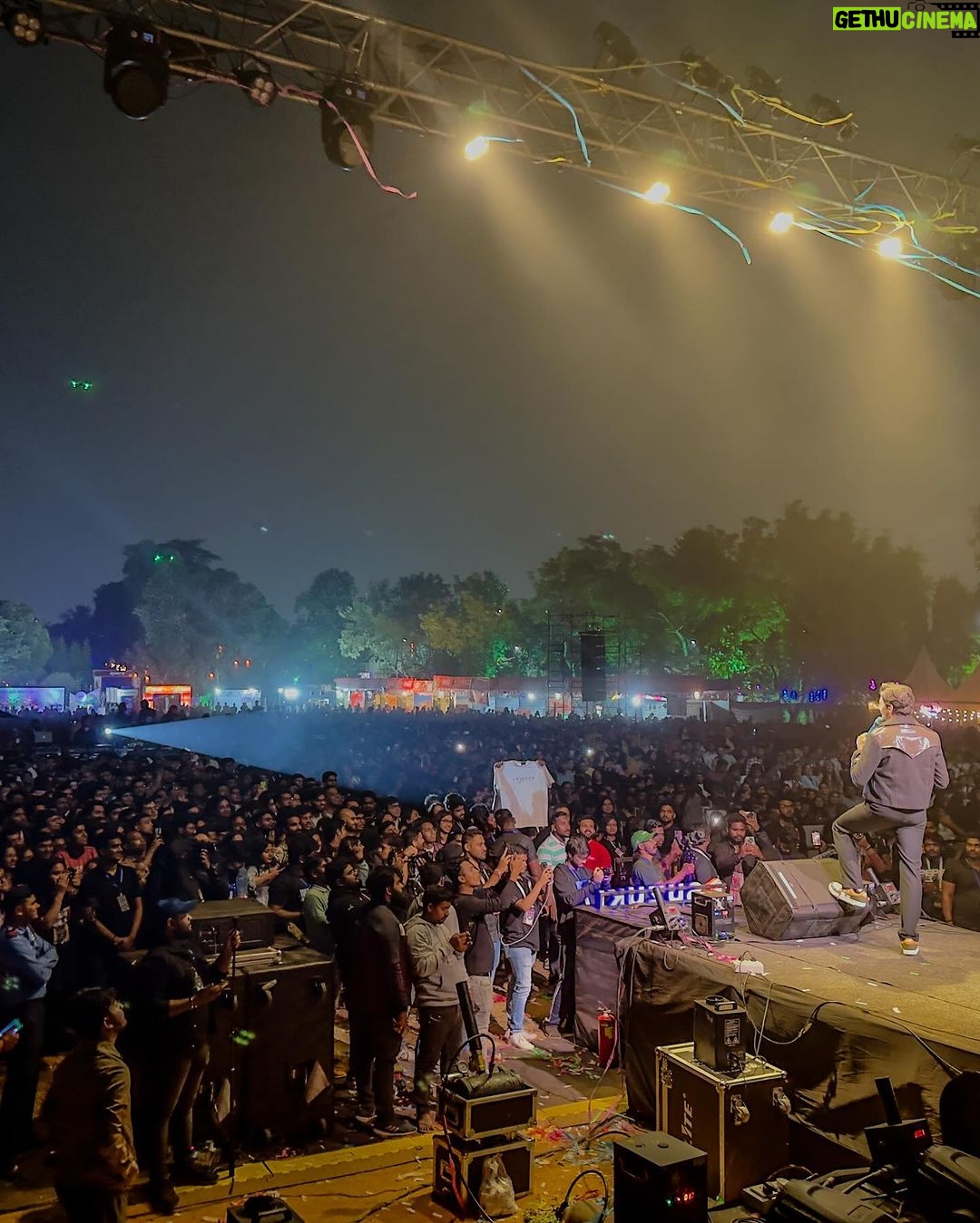 Darshan Raval Instagram - What a great night today in #Bhubneshwar at XIMB ✨🫰 @ximbxpressions