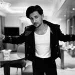 Darshan Raval Instagram - Add some 🖤 ✨ Outfit by @sameermadan_official Shoes by @thecometuniverse Styled by @epoch_by_karan Bhubaneswar, India