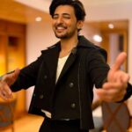 Darshan Raval Instagram - Add some 🖤 ✨ Outfit by @sameermadan_official Shoes by @thecometuniverse Styled by @epoch_by_karan Bhubaneswar, India