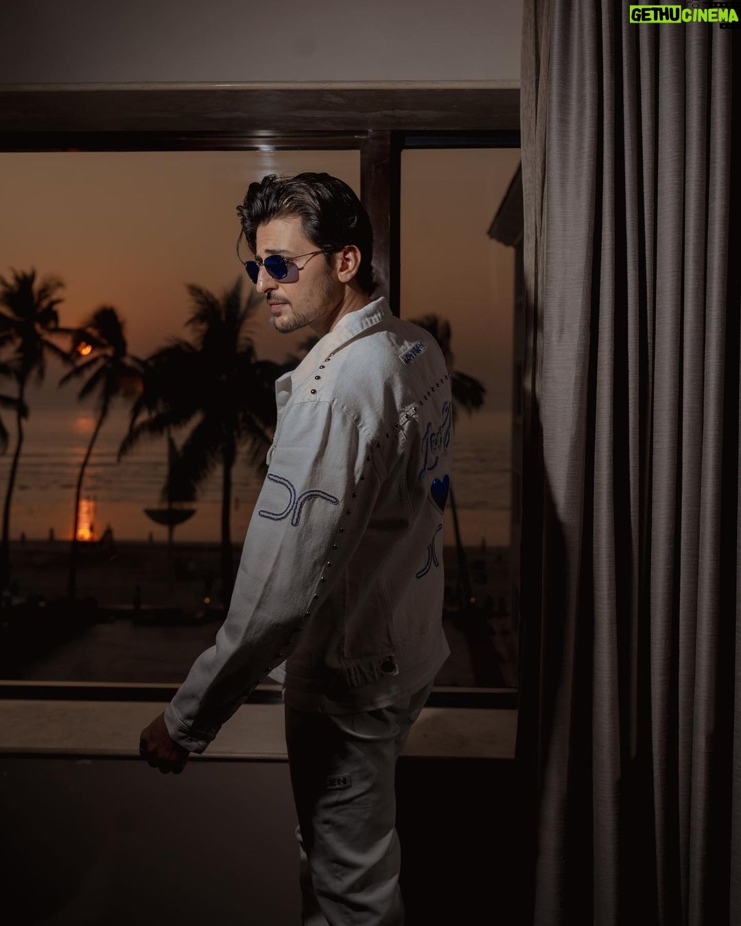 Darshan Raval Instagram - DR 💙 LOVEGEN #mumbaishowoutfit #jeans #denim #fashion #denimjacket #jacket #genz #music #concert #darshanraval #indiatour #lovegen #iamlovegen #fastfashion