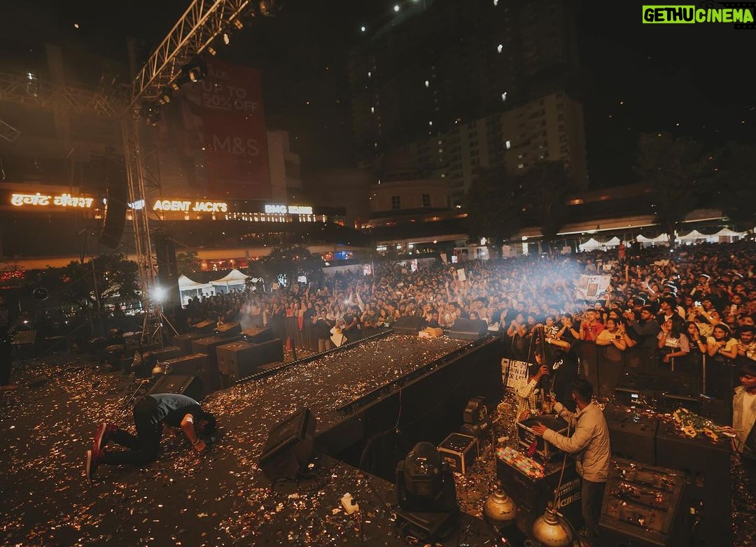 Darshan Raval Instagram - PUNE, The time on stage with you all went by so fast. The next morning after a concert is so emotional for me,I get flashes of all of you from the stage and i could still hear & feel all the love you all gave me yesterday. All i can say is that i will see you soon. 4th super power packed concert done ✔️ Will miss you #pune ✨🫰 @naushadepositive @lovegen_spain @seventyseven_entertainment @epositiveent 📸 @dushyantravaldz Pune, Maharashtra