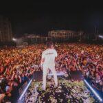 Darshan Raval Instagram – #Mumbai Concert was very very special 
Everyone waited so many years for this to happen and this couldn’t have happened without @naushadepositive @seventyseven_entertainment @lovegen_spain @epositiveent and all of you who came to the concert yesterday and made it a complete sold out show ❤️
All my friends family who came to the concert you guys always make me feel pariwaar ho toh aise ho warna na ho LOVE YOU ALL 🤗🤗
📸 @dushyantravaldz