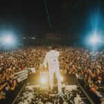 Darshan Raval Instagram – #Mumbai Concert was very very special 
Everyone waited so many years for this to happen and this couldn’t have happened without @naushadepositive @seventyseven_entertainment @lovegen_spain @epositiveent and all of you who came to the concert yesterday and made it a complete sold out show ❤️
All my friends family who came to the concert you guys always make me feel pariwaar ho toh aise ho warna na ho LOVE YOU ALL 🤗🤗
📸 @dushyantravaldz