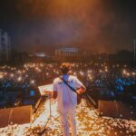 Darshan Raval Instagram – #Mumbai Concert was very very special 
Everyone waited so many years for this to happen and this couldn’t have happened without @naushadepositive @seventyseven_entertainment @lovegen_spain @epositiveent and all of you who came to the concert yesterday and made it a complete sold out show ❤️
All my friends family who came to the concert you guys always make me feel pariwaar ho toh aise ho warna na ho LOVE YOU ALL 🤗🤗
📸 @dushyantravaldz