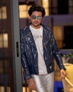 Darshan Raval Instagram - ✨💙 Wearing @lovegen_spain Goa