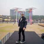 Darshan Raval Instagram - #Surat Let’s BEGIN (Last photo mat dekhna..sneek peek hai from what’s going to happen 😉) Surat, Gujarat