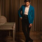 Darshan Raval Instagram - Just looking like a…😉😉💙 Surat see you in few hours now..super excited 🫰✨ Jacket and trousers @nm_design_studio Shoes :- @rarerabbit_in Styled by:- @epoch_by_karan 📸 @dushyantravaldz