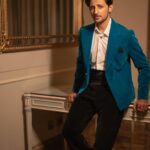 Darshan Raval Instagram - Just looking like a…😉😉💙 Surat see you in few hours now..super excited 🫰✨ Jacket and trousers @nm_design_studio Shoes :- @rarerabbit_in Styled by:- @epoch_by_karan 📸 @dushyantravaldz