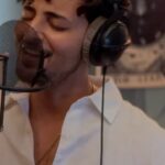 Darshan Raval Instagram - ‘Rasiya Studio Version’ Dedication to my fav.. @arijitsingh @ipritamofficial & @amitabhbhattacharyaofficial Thank you for making so many beautiful songs ✨❤️ Music by @anmoldaniel_