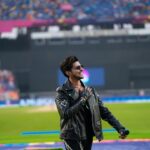Darshan Raval Instagram - Congratulations 🇮🇳❤️ ALWAYS ON TOP #indvspak Wearing @lovegen_spain Narendra Modi Stadium - Ahmedabad