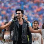 Darshan Raval Instagram - #Mahiyejinnasohna at #indvspak @icc @indiancricketteam Narendra Modi Stadium - Ahmedabad