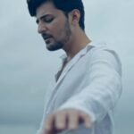Darshan Raval Instagram - Lakhon Mein Bhi Hona Akela Hi Isse Buri Toh Saza Hi Nahi 💔 #HaayeDard