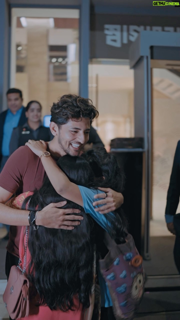 Darshan Raval Instagram - Thank you ❤️ #Family Dhaka, Bangladesh