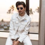 Darshan Raval Instagram - DR 💙 LOVEGEN #mumbaishowoutfit #jeans #denim #fashion #denimjacket #jacket #genz #music #concert #darshanraval #indiatour #lovegen #iamlovegen #fastfashion