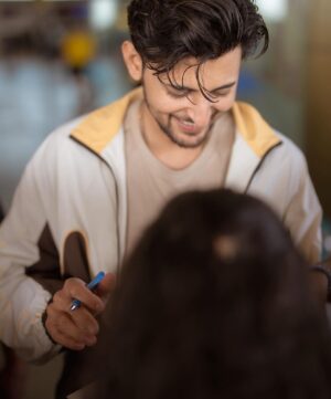 Darshan Raval Instagram - #Kanpur 🌻✨

Wearing @lvgn_by_lovegen 
📸 @dushyantravaldz