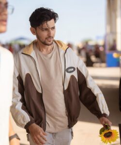 Darshan Raval Instagram - #Kanpur 🌻✨ Wearing @lvgn_by_lovegen 📸 @dushyantravaldz Kanpur, Uttar Pradesh
