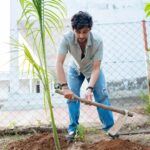 Darshan Raval Instagram - A new ritual. Will try and plant trees as much as i can ❤️🌍 Thank you @chouhanshivrajsingh sir for inspiring me 🤗 #prebirthdaycelebration