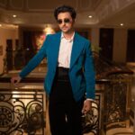 Darshan Raval Instagram - Just looking like a…😉😉💙 Surat see you in few hours now..super excited 🫰✨ Jacket and trousers @nm_design_studio Shoes :- @rarerabbit_in Styled by:- @epoch_by_karan 📸 @dushyantravaldz