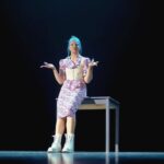 Darya Timoshenko Instagram - My hands performance 🧊 Импровизация на концерте «Северное сияние» от @protancysever 🍀 Всегда рада вашим приглашениям @reshetnikovaofficial @igorrudnik @самоха 💙 За вдохновение спасибо @dayanakhmedgaliev… За видео @nikitasvarnik 🙏🏼 #дашаролик #performance #art