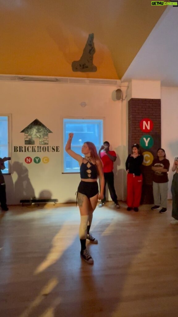 Darya Timoshenko Instagram - My workshop for amazing people and great dance school in NYC @brickhouse.nyc ⭐️ thank you my friend @anastasiiaitis for support always and thank u @kellypetersnyc 🫶🏼 Times Square, New York City
