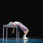 Darya Timoshenko Instagram - My hands performance 🧊 Импровизация на концерте «Северное сияние» от @protancysever 🍀 Всегда рада вашим приглашениям @reshetnikovaofficial @igorrudnik @самоха 💙 За вдохновение спасибо @dayanakhmedgaliev… За видео @nikitasvarnik 🙏🏼 #дашаролик #performance #art