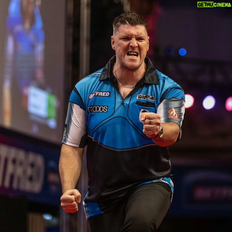 Daryl Gurney - 403 Likes - PDC PLAYERS CHAMPIONSHIP 20
ROUND ONE RESULT:
DARYL GURNEY 6-0 Bradley Brooks
A blistering start in Barnsley for Superchin!
Legs in 13, 11 and 13 darts made it 3-0, and a 94 finish broke throw for a four-leg lead. A 108 checkout ended the contest, and Daryl ended with a 103.66 average.