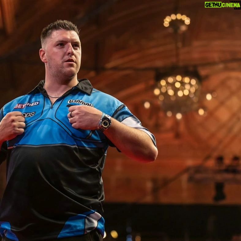 Daryl Gurney Instagram - PDC PLAYERS CHAMPIONSHIP 18 ROUND TWO RESULT: DARYL GURNEY 6-5 Radek Szaganski Daryl holds his nerve! In a close contest, Gurney went 2-0 down before finishes of 72, 70 and 68 gave him the lead. After missing three match darts to win 6-4, Daryl eventually settled for a 13 darter to win.