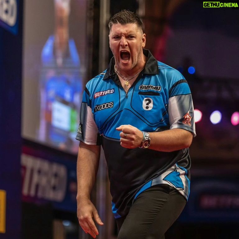 Daryl Gurney Instagram - PDC PLAYERS CHAMPIONSHIP 17 ROUND THREE RESULT: DARYL GURNEY 6-4 Martin Lukeman A high-quality win for the chin! A 103.87 average put the seal on a fine win, defying a 102.81 average from 'Smash'. Alexander Merkx will be up next in the last 16.