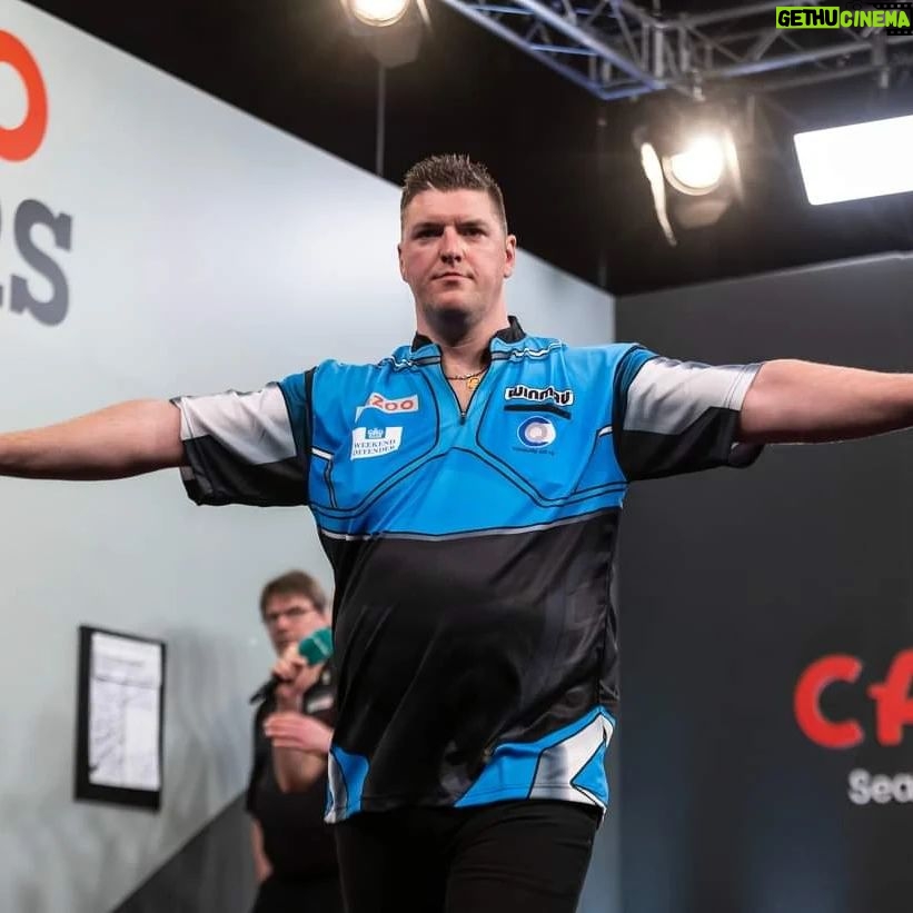 Daryl Gurney - 0.9K Likes - Absolutely over the moon to come through today, and to beat a great player and friend in Joe.
I'm determined to make the most of this opportunity, and I'm looking forward to taking on Nathan tomorrow afternoon.
Thanks so much for the support, and to my amazing sponsors:
@carquay
@weekendoffender