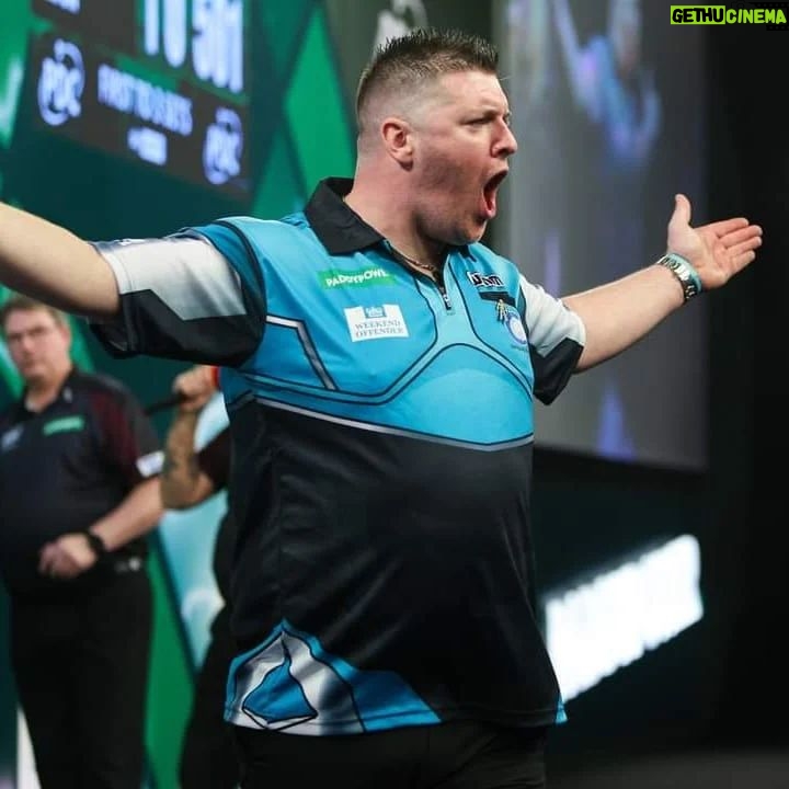 Daryl Gurney - 1.2K Likes - PDC WORLD CHAMPIONSHIP
ROUND FOUR
DARYL GURNEY 2️⃣-4️⃣ Dave Chisnall
Sadly it's defeat for Daryl, as Chisnall enjoys a strong sixth set.
It's been a cracking tournament for Superchin, with plenty of positives to take.