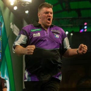 Daryl Gurney Instagram - LATEST

DARYL GURNEY 0️⃣-1️⃣ Dave Chisnall

Daryl takes the first set to the last leg, but it's chizzy that takes out 74 to nick it.