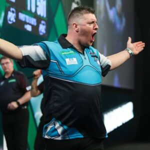Daryl Gurney Instagram - LATEST

DARYL GURNEY 3️⃣-2️⃣ RICKY EVANS

Daryl hits the front.

Ricky opened with an 86 checkout, but missed on the doubles allowed Gurney to break and lead 2-1. Evans swiftly broke back with a ten-darter, but a nerveless 164 finish gave Daryl the set.

@carquay 
@weekendoffender 
@winmauofficial