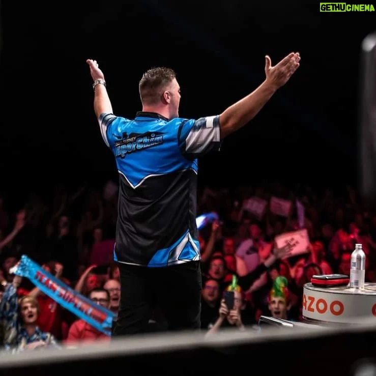 Daryl Gurney - 339 Likes - PDC PLAYERS CHAMPIONSHIP 1
LAST 64 RESULT
DARYL GURNEY 6️⃣-2️⃣ Mario Vandenbogaerde
Daryl moves into the last 32, as a 93.25 average sees off the Belgian.
Mickey Mansell will be next up for Superchin.