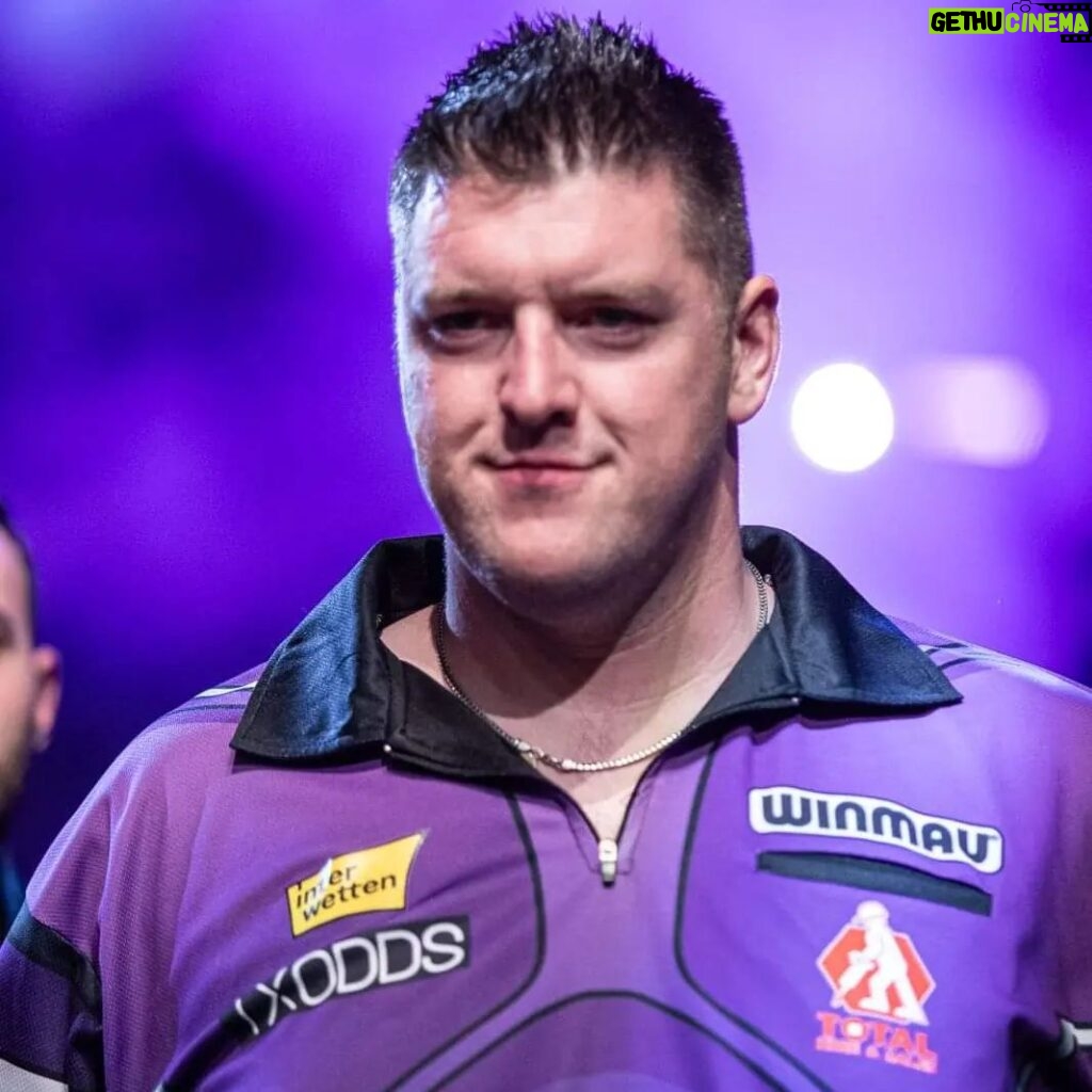 Daryl Gurney Instagram - PDC PLAYERS CHAMPIONSHIP 26 ROUND THREE DARYL GURNEY 4-6 Peter Wright Superchin's run ends at the board final stage. Wright averaged over 101 in victory, with Daryl unable to recover from going 3-1 down. It's on to PC27 tomorrow for the Northern Irishman. @txoddsofficial @totalhire @carquay @winmauofficial