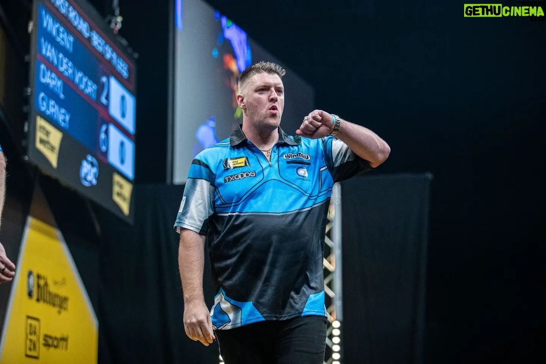 Daryl Gurney - 343 Likes - GERMAN DARTS CHAMPIONSHIP
ROUND TWO
DARYL GURNEY 3-6 Ross Smith
Daryl comes up against an inspired Smith in Hildesheim.
Smith averaged 102.21 as he established a 5-2 lead, and although Gurney averaged 97.32 during the contest, it was 'Smudger' that made the last 16.