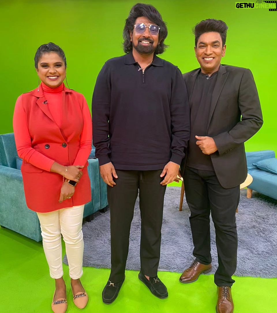 Dato Sri G Gnanaraja Instagram - A night with the weekly astro television highlight's TV Host @uthaya_raaga & @viki_raaga at #SaravediNight live on @astroulagam @astrovaanavil #DSG #GOLD #RAJA #DatoSriG #CapitalG #G #டிஎஸ்ஜி #கோல்ட் #ராஜா #டத்தோஸ்ரீஜி ASTRO , Bukit Jalil