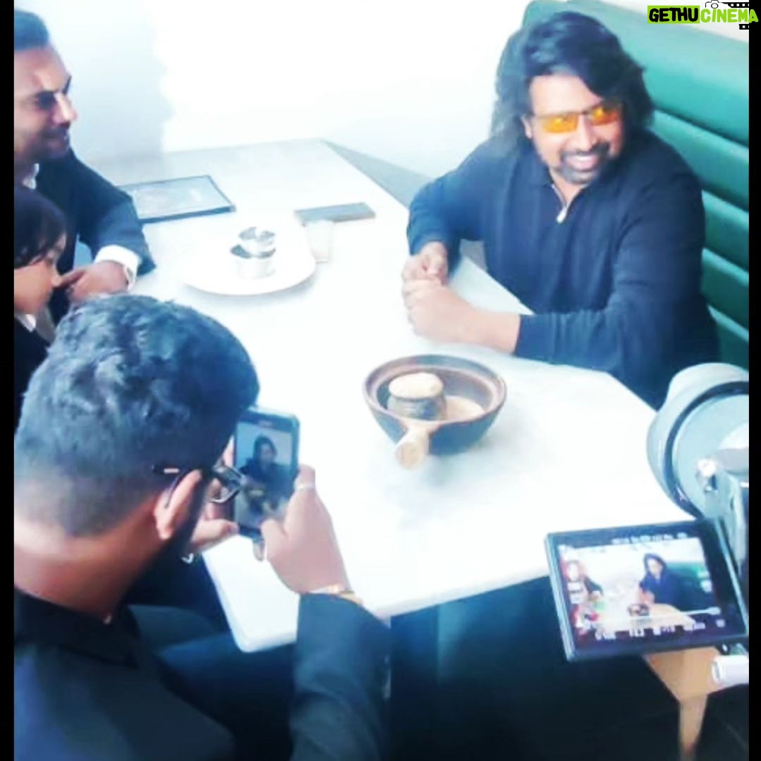 Dato Sri G Gnanaraja Instagram - At Cyberjaya @allinall.restaurant reviewing their #CuttingChai & #TandooriCoffee It's vere level taste. Being a coffee lover, I loved it. Thank you @deeban88 and management for hosting me.
