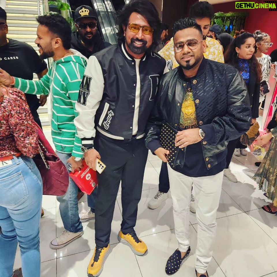 Dato Sri G Gnanaraja Instagram - In a light moment with @datoabdulmalik the philanthropic entrepreneur behind #LEO movie distribution rights in Malaysia at the #LEO Movie Premiere by @malikstreams #19October2023 #LEOwithMalikStreams🔥 @7_screenstudio @jagadish_palanisamy @datoabdulmalik #Thalapathy @actorvijay sir @lokesh.kanagaraj @anirudhofficial @trishakrishnan @duttsanjay @arjunsarjaa @gauthamvasudevmenon @priyawajanand @sonymusic_south #DSG #GOLD #RAJA #DatoSriG #CapitalG #G #டிஎஸ்ஜி #கோல்ட் #ராஜா #டத்தோஸ்ரீஜி Pavilion Cinema