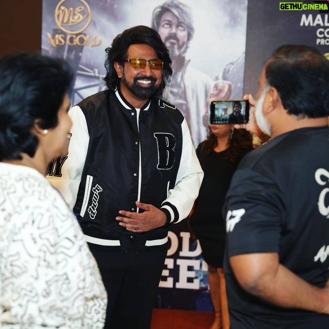 Dato Sri G Gnanaraja Instagram - #LEO review with @dr.sppraba Founder & CEO of @mku_malaysiakalaiulagam at #LEO Movie Premiere by @malikstreams #19October2023 #LEOwithMalikStreams🔥 @7_screenstudio @jagadish_palanisamy @datoabdulmalik #Thalapathy @actorvijay sir @lokesh.kanagaraj @anirudhofficial @trishakrishnan @duttsanjay @arjunsarjaa @gauthamvasudevmenon @priyawajanand @sonymusic_south #DSG #GOLD #RAJA #DatoSriG #CapitalG #G #டிஎஸ்ஜி #கோல்ட் #ராஜா #டத்தோஸ்ரீஜி Pavilion Cinema