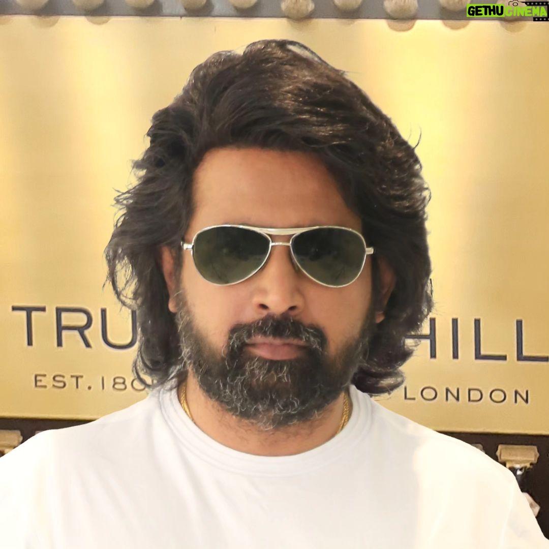 Dato Sri G Gnanaraja Instagram - Thanks to @truefittandhill.my @suriaklccmall for styling my hair cut✂ #LOVEisInTheHair ❤ எனக்கு ராஜாவா நான் வாழுறேன் ! #DSG #GOLD #RAJA #DatoSriG #CapitalG #G #டிஎஸ்ஜி #கோல்ட் #ராஜா #டத்தோஸ்ரீஜி #8September2023 #Friday Suria KLCC Shopping Center, Kuala Lumpur
