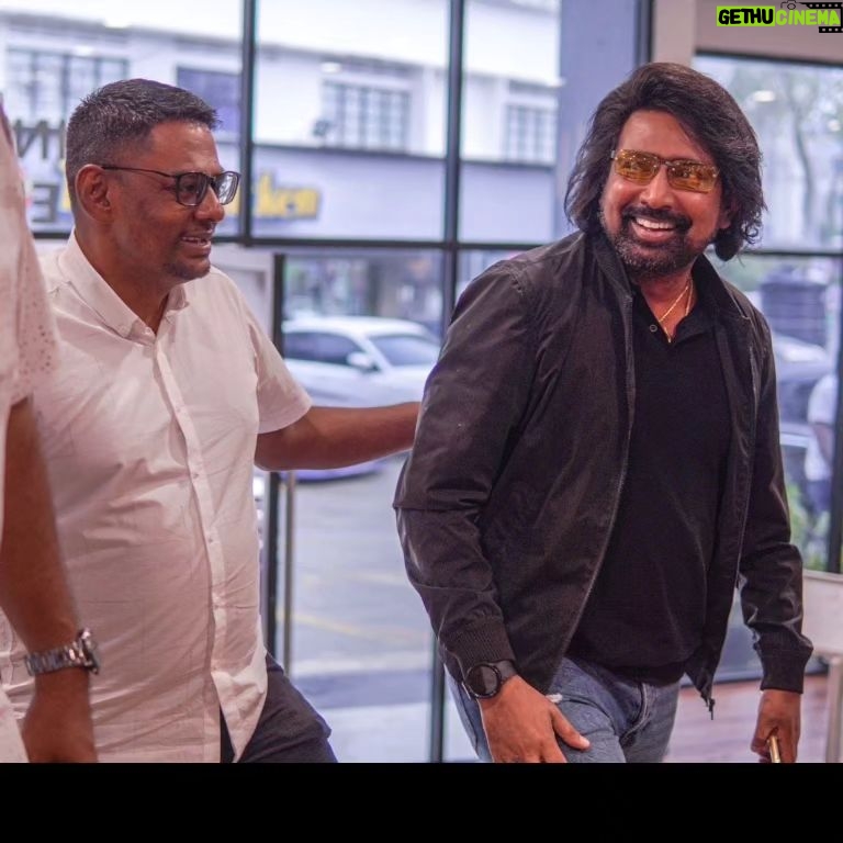 Dato Sri G Gnanaraja Instagram - My heartfelt thanks to @rahmaniacmalaysiaofficial President @_razaliyusof_ Deputy President @thadjul.ariffin Vice-President @iamaliabubakar and members of #RahmaniacMalaysia for organizing #MarkAntony Special Screening and for having invited me to watch with them on Sunday 17th September, 3PM show at @lfscinemas @fstofficialmy Lotus Cinema State PJ. Thank you Razali, Ali, Thadjul and all at #RahmaniacMalaysia ❤️ #DSG #GOLD #RAJA #DatoSriG #CapitalG #G #டிஎஸ்ஜி #கோல்ட் #ராஜா #டத்தோஸ்ரீஜி #21September2023 #Thursday Lotus Cinema Pj State