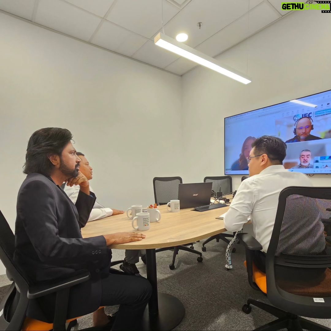 Dato Sri G Gnanaraja Instagram - I had to pinch myself to make sure I'm not dreaming when the meeting started. It was a memorable day for me to be on video conferencing with New York head of Investments and private project financing committee @worldbank @ifc_org to be appointed as one of the Board of Advisors from Malaysia to sit on the advisory board of @capitalone effective 1st February 2024. I am humbled and thankful to the Chairman for giving this big opportunity to me on sharing my financial knowledge. IFC provides a wide range of investment services that help businesses and entrepreneurs focusing on private projects in developing countries around the world. உலக வங்கியின் சர்வதேச நிதி கூட்டுத்தாபனம் என்னுடன் இன்று காணொளி உரையாடல் நிகழ்த்தினர். நியூ யார்க், அமெரிக்காவில் இயங்கி வரும் உலக வங்கி - சர்வதேச நிதி கூட்டுத்தாபனம் அளித்த கௌரவ அழைப்பை ஏற்று கேபிடல் ஒன் ஆலோசனைக் குழுமத்தில் ஒருவராக நான் நியமனம் செய்யப்பட்டுள்ளேன். #WorldBank #InternationalFinanceCorporation #CapitalOne #DSG #GOLD #RAJA #DatoSriG #CapitalG #G #டிஎஸ்ஜி #கோல்ட் #ராஜா #டத்தோஸ்ரீஜி