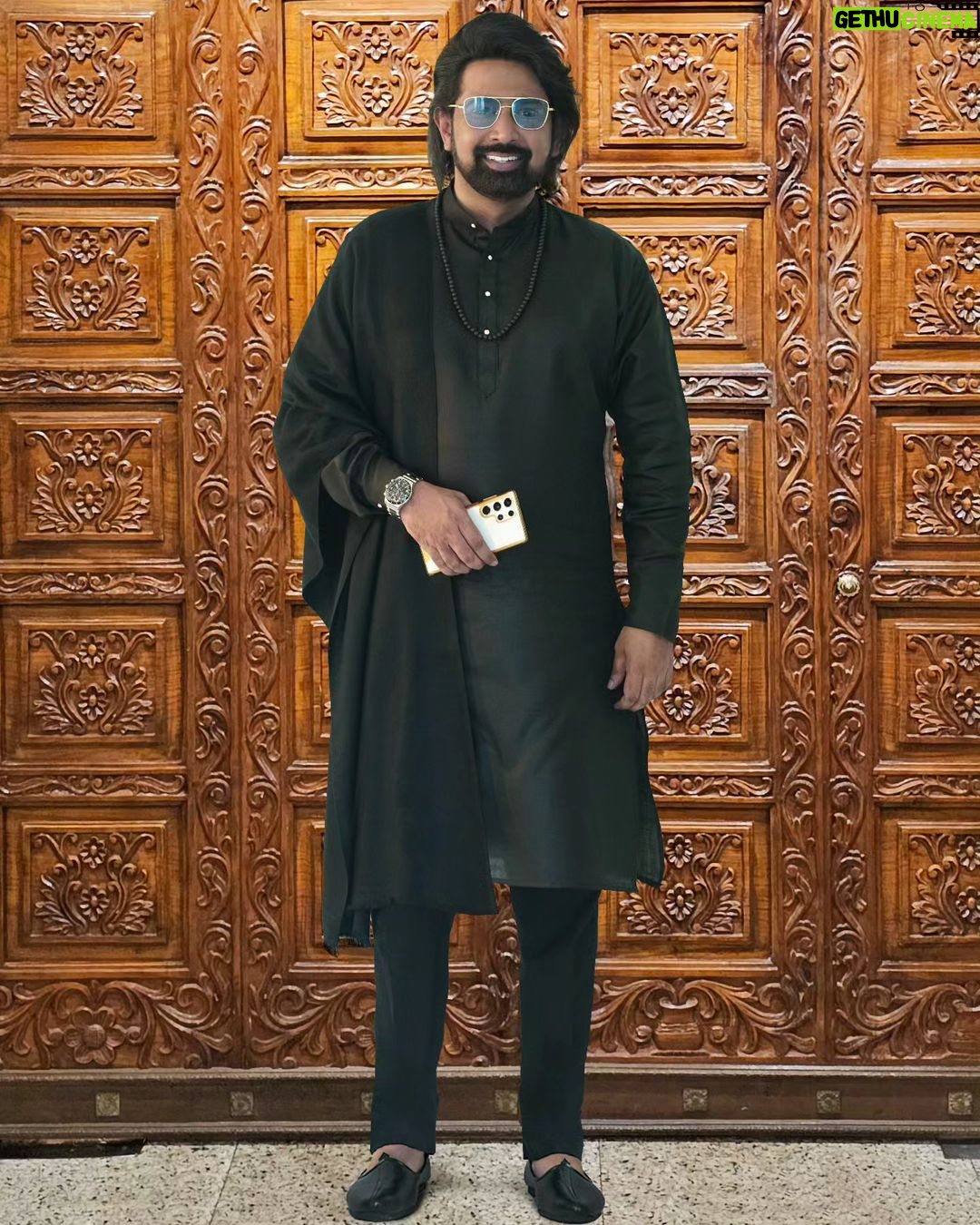 Dato Sri G Gnanaraja Instagram - The only colour associated with power, strength and style ! BLACK 🖤 #DSG #GOLD #RAJA #DatoSriG #CapitalG #G #டிஎஸ்ஜி #கோல்ட் #ராஜா #டத்தோஸ்ரீஜி 📷 @ridzwan.farouk Annalakshmi, Temple of Fine Arts, Brickfields