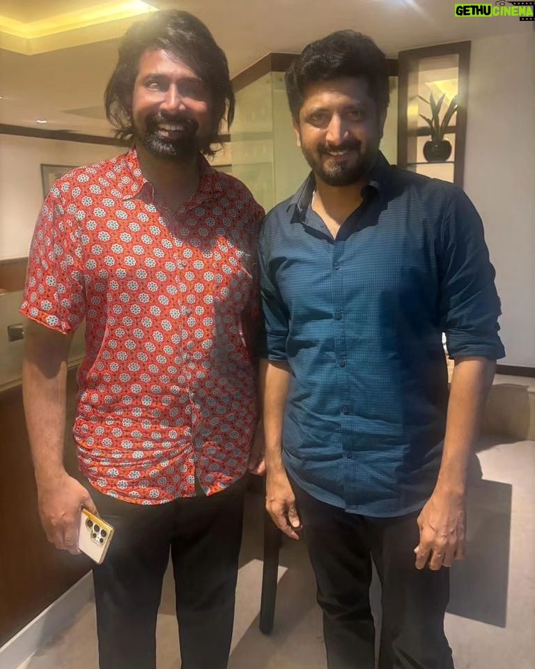 Dato Sri G Gnanaraja Instagram - We all have that one friend who calls us in the late night and asks "Are you sleeping or awake..can we meet?" And even sleepy, we will still say "No, I'm awake." and that's me late night with my sleepy face with my good friend #JayamRaja the man who gave us #ThaniOruvan When both the RAJAs are together, it's time to get ready for #ThaniOruvan2 With the prominent movie director @directormohanraja #JayamRaja who gave us Thani Oruvan, Velaikkaran, Yaadhum Oore Yaavarum Kelir, Thillalangadi, Santosh Subramaniam, M. Kumaran Son of Mahalakshmi, Jayam and many others. Chennai, Tamil Nadu India